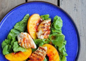 {5 ingredients} Grilled Turkey and Peach Salad