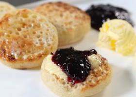 BACKGROUND homemade crumpets